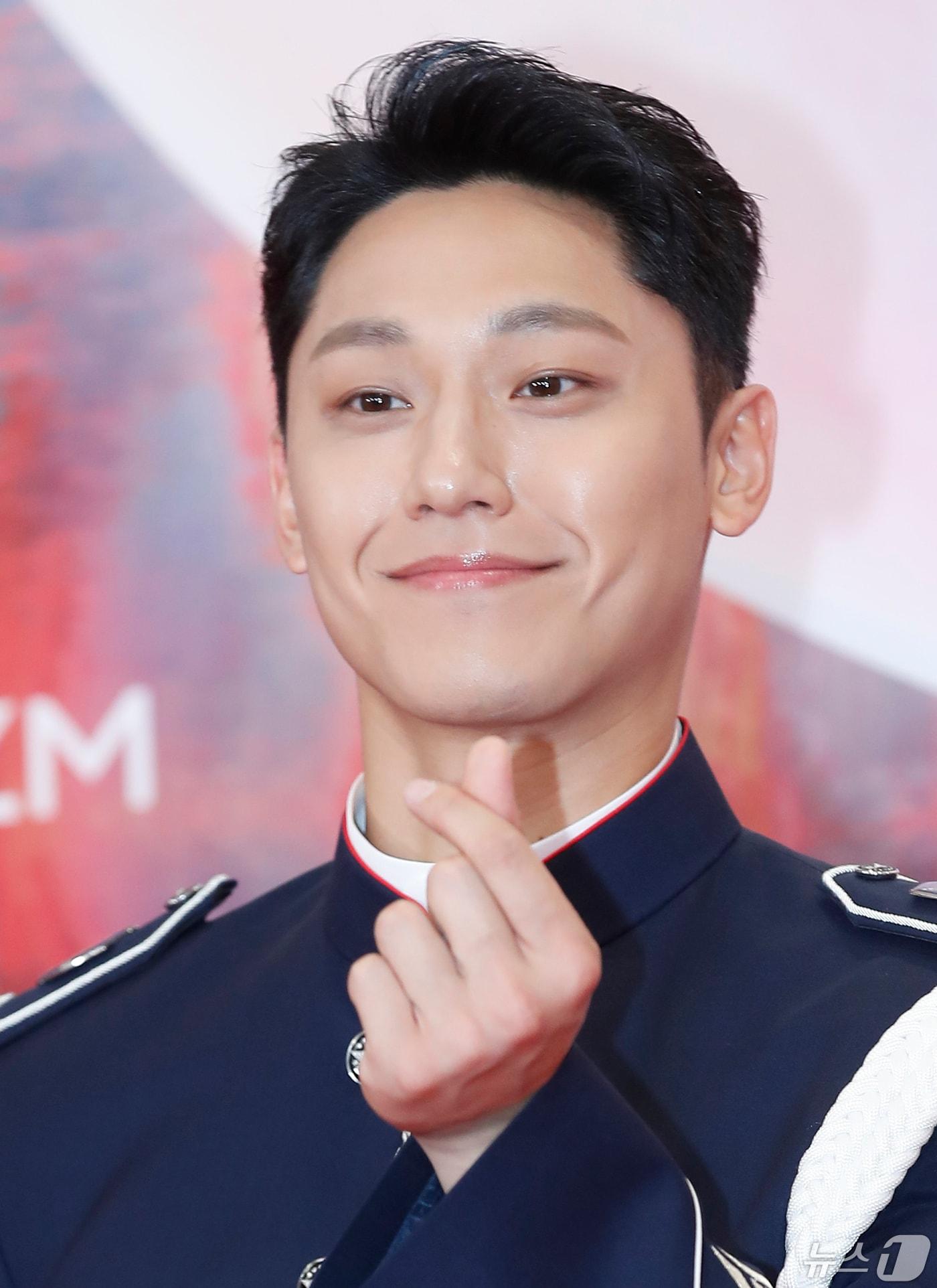 본문 이미지 - 배우 이도현이 7일 오후 서울 강남구 코엑스에서 열린 '60회 백상예술대상' 레드카펫 행사에서 포즈를 취하고 있다. 2024.5.7/뉴스1 ⓒ News1 권현진 기자