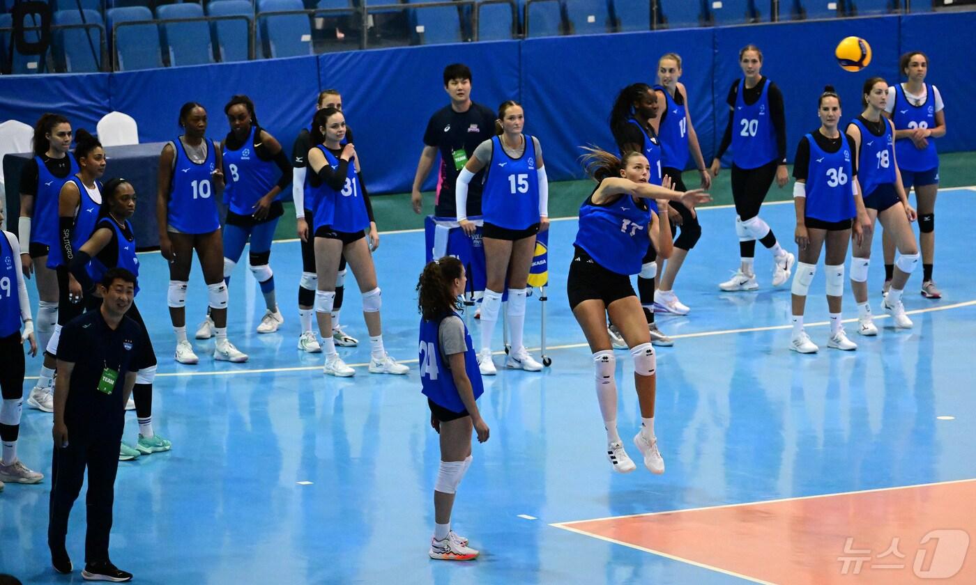 본문 이미지 - UAE 두바이서 펼쳐지고 있는 여자부 외국인 트라이아웃 (한국배구연맹 제공)