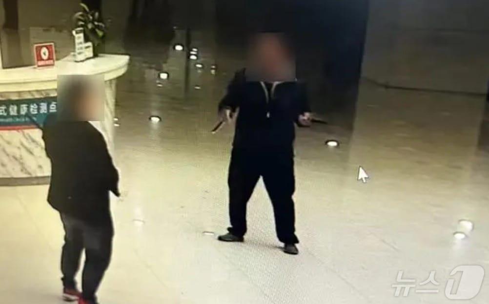 본문 이미지 -  7일 중국 윈난성 전슝형 청난병원에서 칼부림 사건이 발생했다. (웨이보 갈무리)