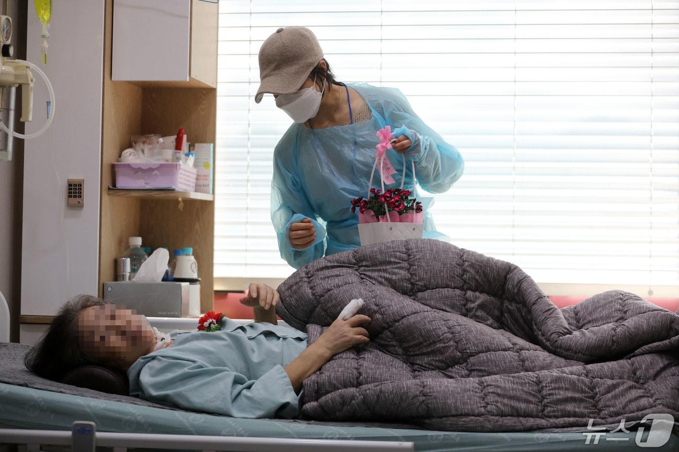 건강보험심사평가원(심평원)이 전국의 요양병원을 대상으로 진행한 평가에서 대구 6곳, 경북 15곳의 요양병원이 1등급을 획득했다. 사진은 요양병원. (사진은 기사 내용과 무관함)  뉴스1 ⓒ News1 자료 사진