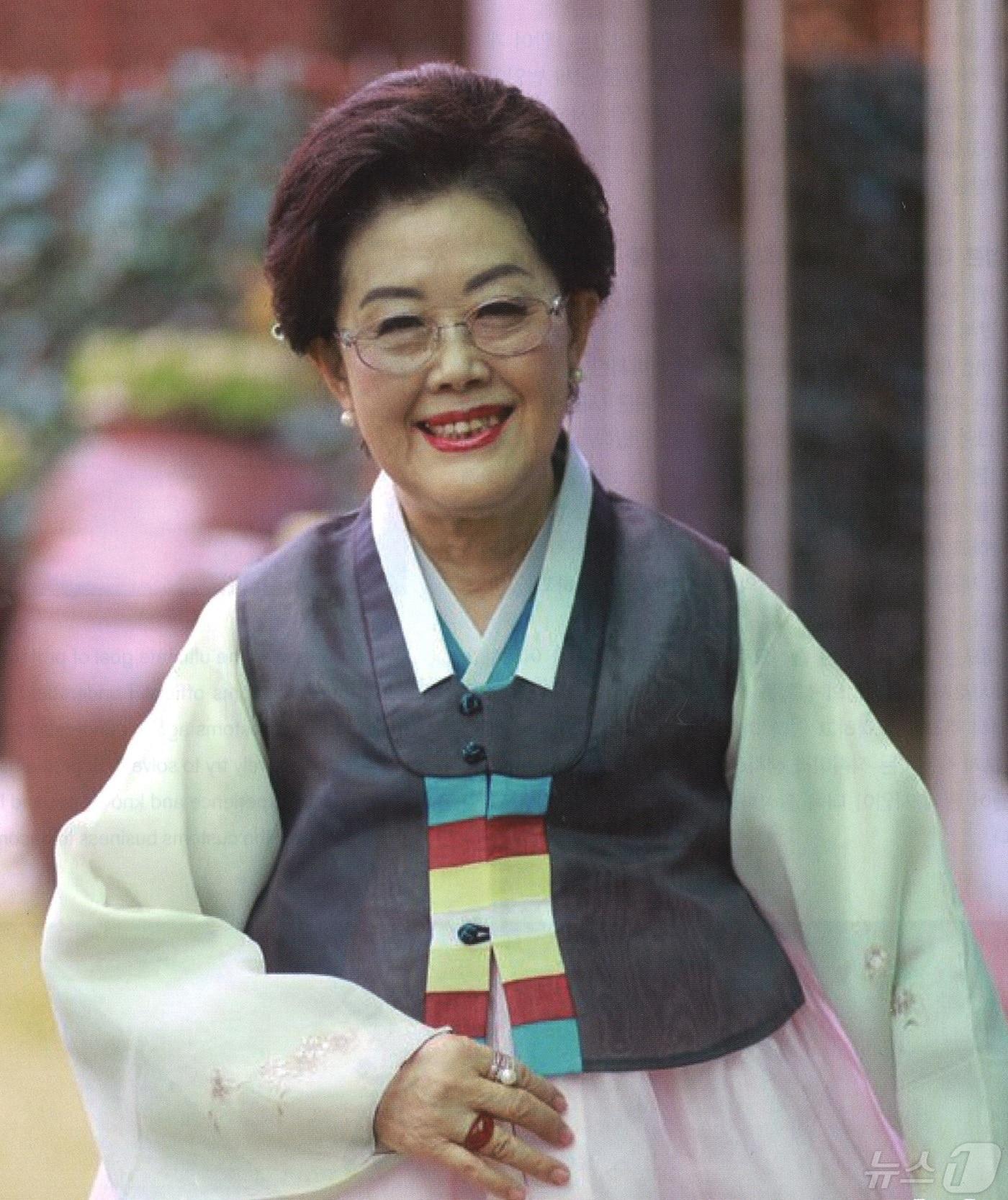 본문 이미지 - 청주교대총동문회가 2024 자랑스러운 청주교대인상 수상자로 선정한 문인화 작가 지숙자씨./뉴스1