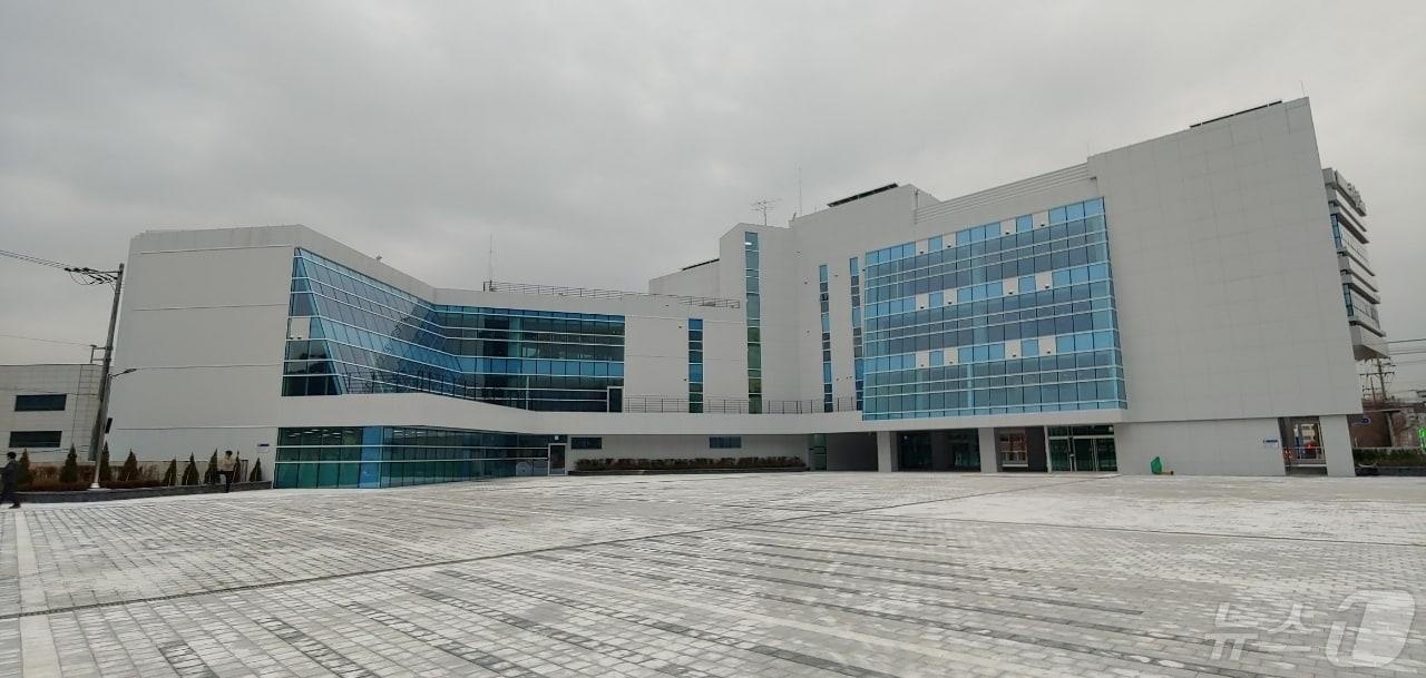 본문 이미지 -  김해 장유다누림센터 전경(김해시 제공)