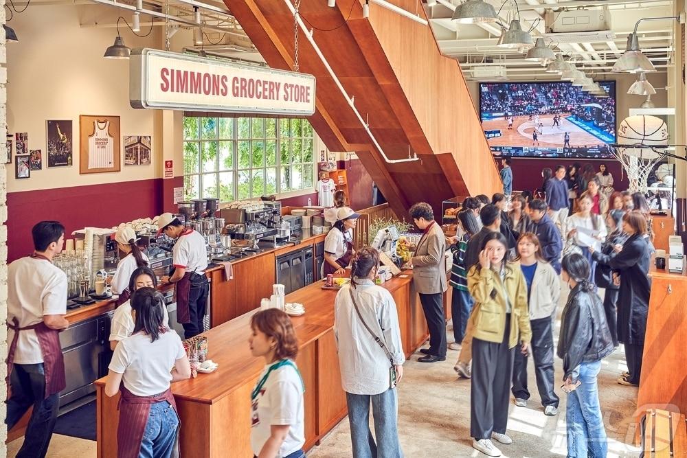 본문 이미지 -  복합문화공간 '시몬스 테라스' 신상 카페 '시몬스 그로서리 스토어' 론칭(시몬스 제공)