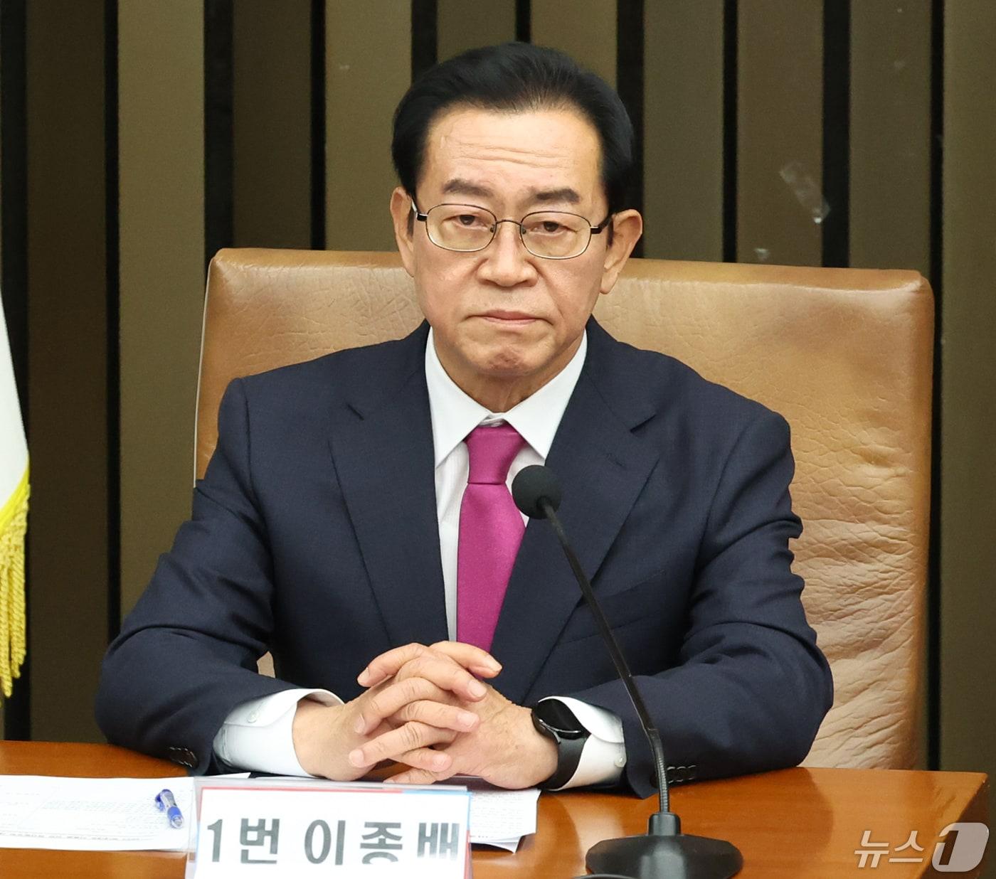 본문 이미지 - 18일 국회 이종배 의원(충주)은 아동·청소년 관련기관이 직원 채용 시 성범죄 경력조회를 하지 않으면 최대 1000만 원의 과태료를 부과하는 내용의 '아동·청소년의 성보호에 관한 법률 일부개정법률안'을 대표 발의했다고 밝혔다. 사진은 이 의원./뉴스1 ⓒ News1 송원영 기자