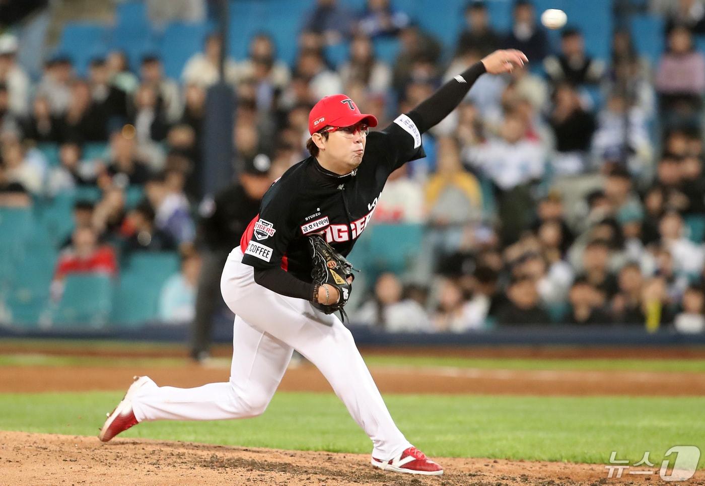 8일 오후 대구 삼성라이온즈파크에서 열린 프로야구 '2024 신한 SOL 뱅크 KBO리그' KIA 타이거즈와 삼성 라이온즈의 경기, KIA 선발 양현종이 5회까지 무실점 호투하고 있다. 2024.5.8/뉴스1 ⓒ News1 공정식 기자