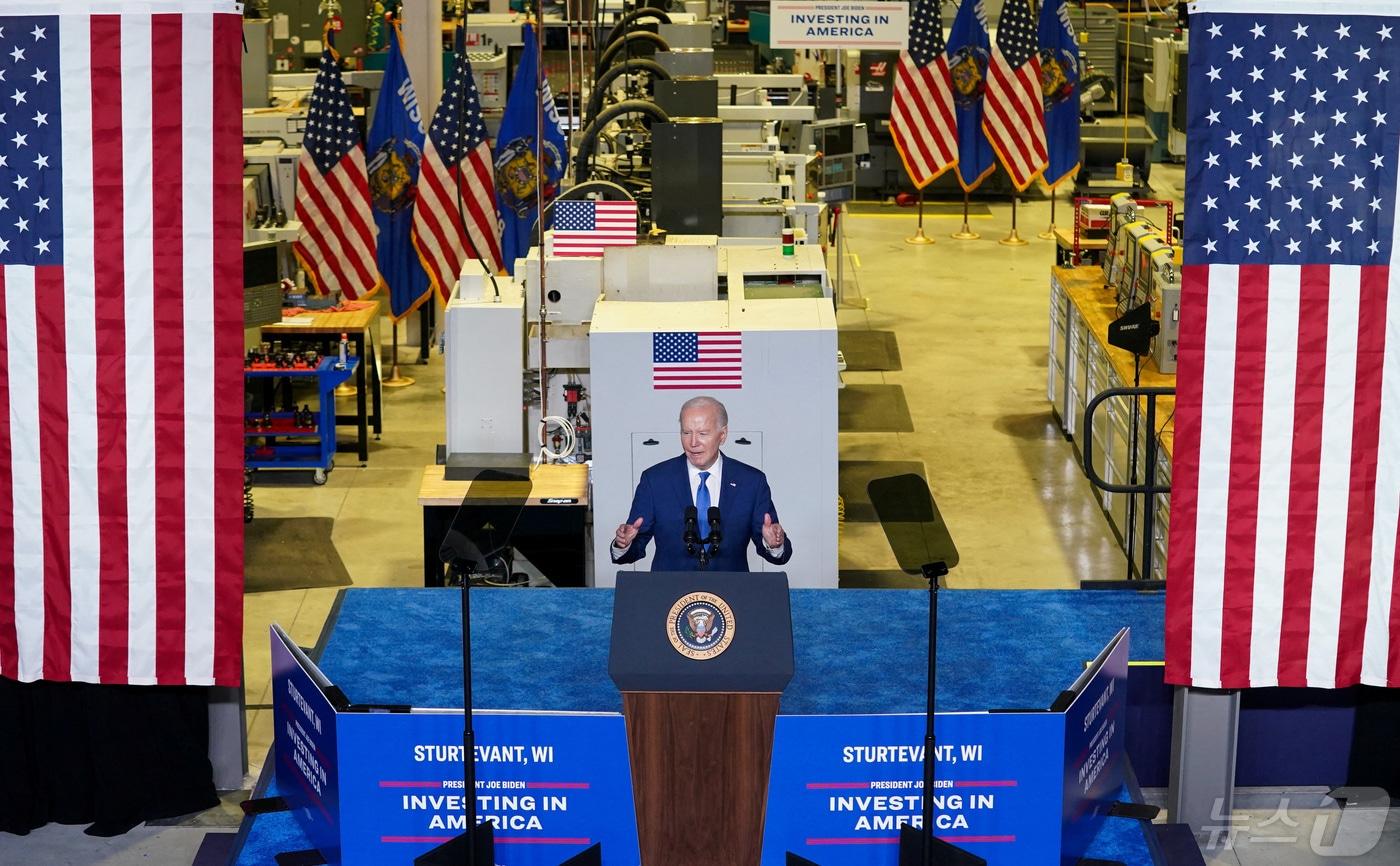 조 바이든 미국 대통령이 8일(현지시간) 미국 위스콘신주 스투테반트 게이트웨이 기술 대학을 방문한 자리에서 '인베스트 인 아메리카' 정책에 대해 연설을 하고 있다. 2024.5.8. ⓒ 로이터=뉴스1 ⓒ News1 김현 특파원