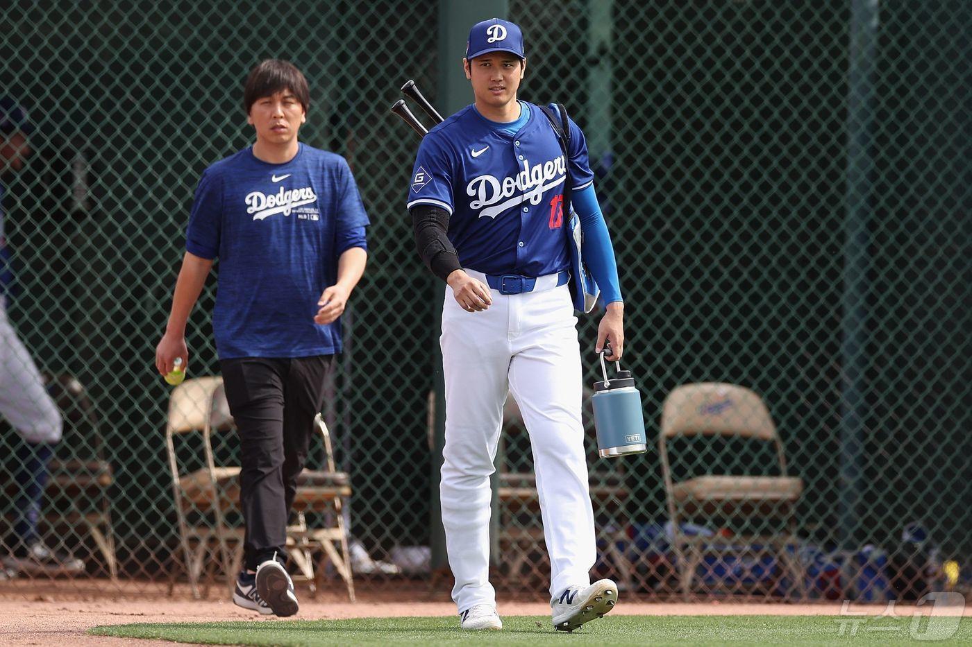 오타니 쇼헤이와 그의 전 통역사 미즈하라 잇페이(왼쪽)ⓒ AFP=뉴스1