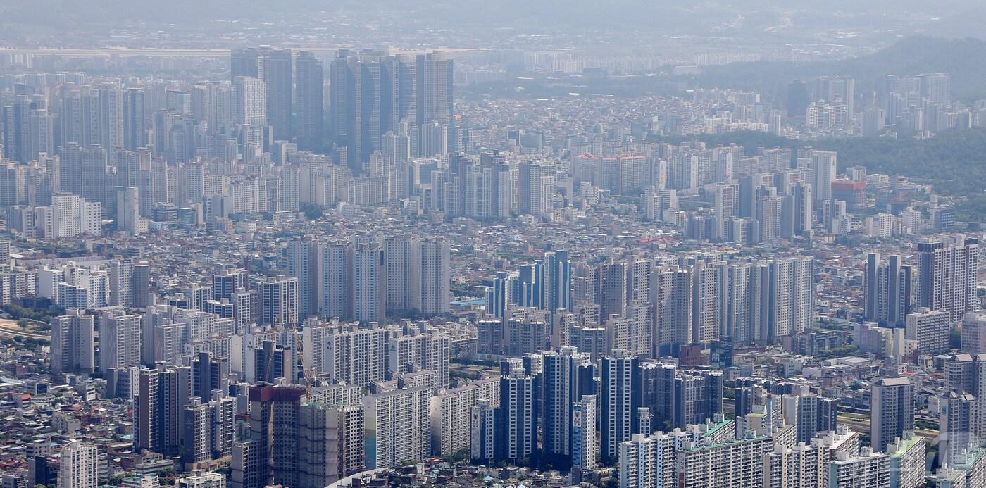 대구 남구와 경북 포항시, 경주시의 미분양 관리지역 지정기간이 17개월 연속 연장됐다. 사진은 대구 도심 아파트 전경. (사진은 기사 내용과 무관함) ⓒ News1 DB