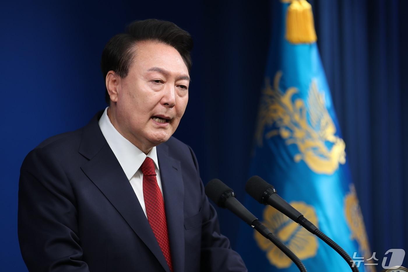 본문 이미지 - 윤석열 대통령이 9일 용산 대통령실 청사 브리핑룸에서 열린 취임 2주년 기자회견에서 취재진의 질문에 답하고 있다. 2024.5.9./뉴스1 ⓒ News1 오대일 기자