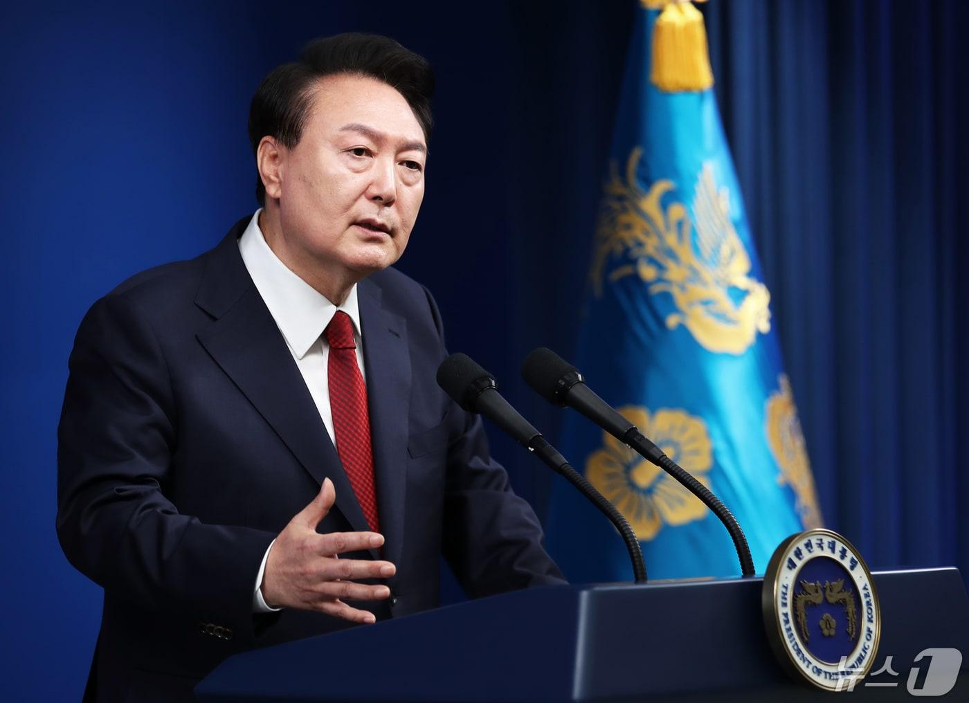 본문 이미지 - 윤석열 대통령이 9일 용산 대통령실 청사 브리핑룸에서 열린 취임 2주년 기자회견에서 취재진의 질문에 답하고 있다. 윤 대통령의 기자회견은 2022년 8월 취임 100일 기자회견 이후 1년 9개월 만이다. 2024.5.9/뉴스1 ⓒ News1 오대일 기자