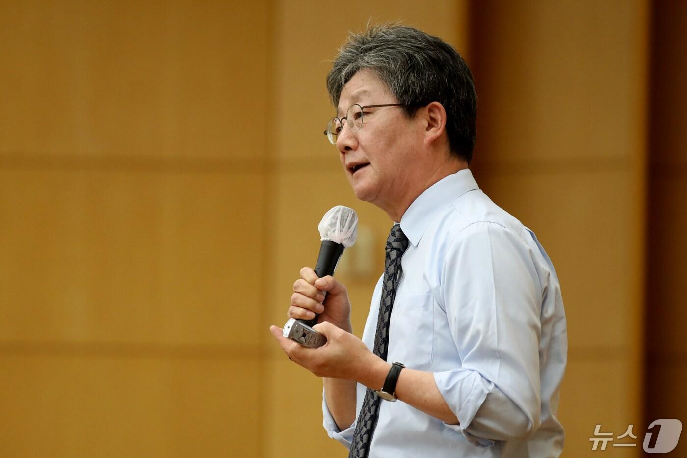 본문 이미지 - 유승민 전 국민의힘 의원이 9일 오후 서울 서대문구 연세대학교에서 '정치 리더의 조건'을 주제로 특강을 하고 있다. 2024.5.9/뉴스1 ⓒ News1 이광호 기자