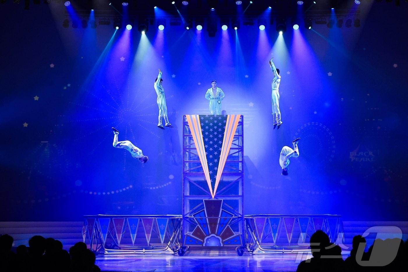 에버랜드 그랜드스테이지에서 서커스 공연 '레니의 컬러풀 드림'이 진행되고 있다.(에버랜드 제공)