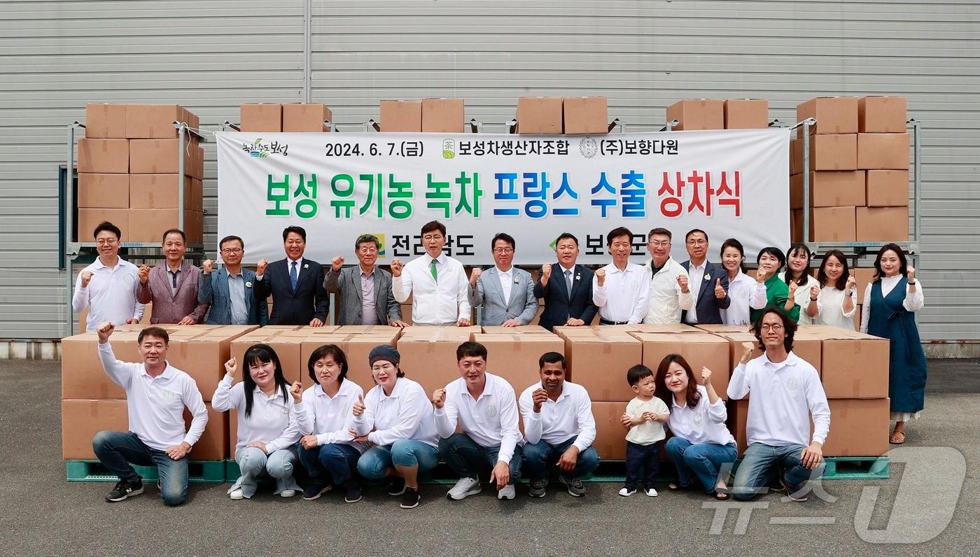 본문 이미지 - 보성 녹차 3.5톤이  프랑스 수출길에 올랐다(보성군 제공)2024.6.10/