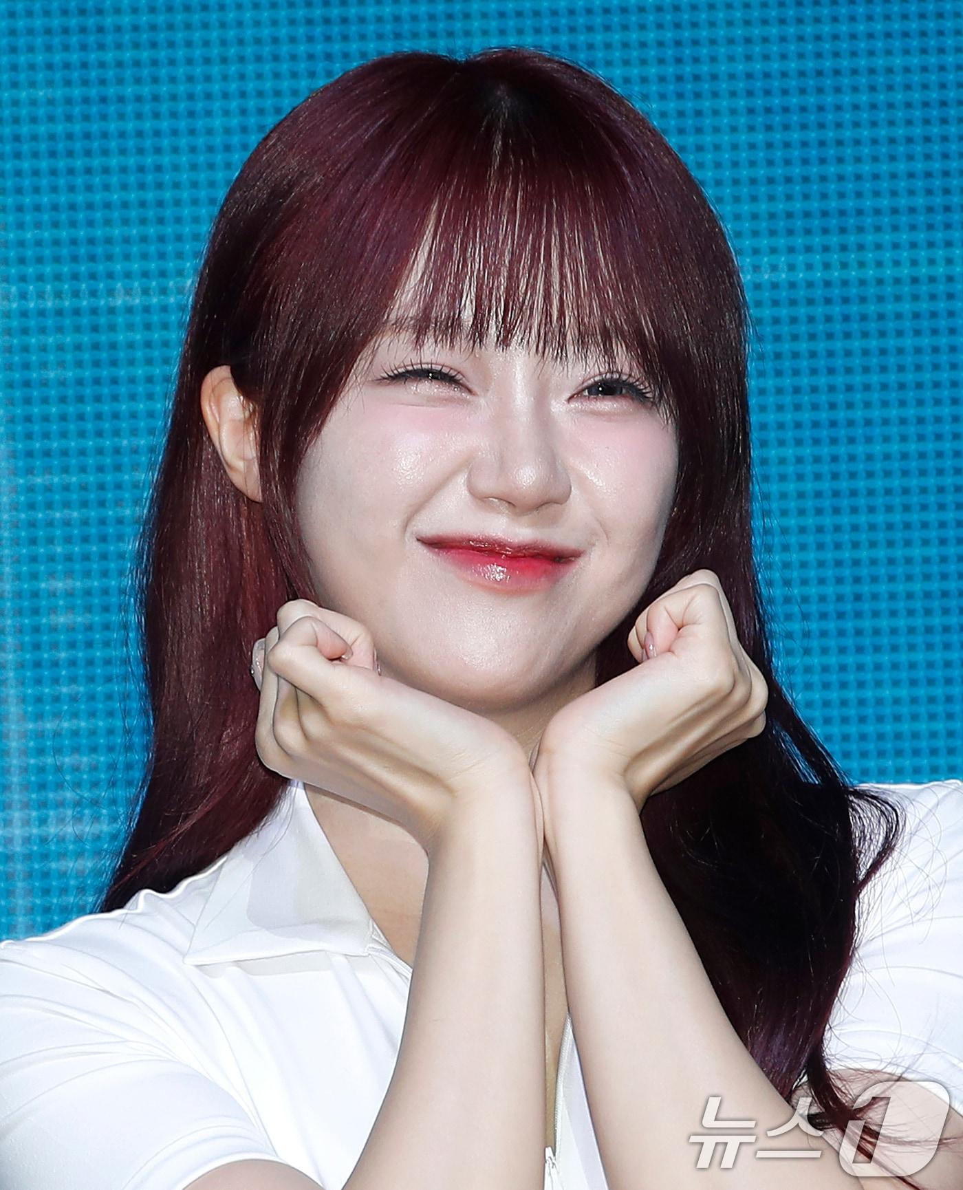 본문 이미지 - 그룹 시그니처(cignature)의 지원이 10일 서울 마포구 신한카드SOL페이 스퀘어 라이브홀에서 가진 다섯 번째 EP 'Sweetie but Saltie (스위티 벗 솔티)' 발매 쇼케이스에서 포즈를 취하고 있다. 2024.6.10/뉴스1 ⓒ News1 권현진 기자