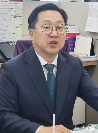 본문 이미지 - 이장우 대전시장이 10일 시 출입기자와 만나 자운대 재창조 사업에 대해 설명하고 있다./뉴스1ⓒ News1 김경훈 기자