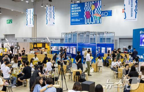 본문 이미지 - 2023 부산디자인위크 현장(부산디자인진흥원 제공)