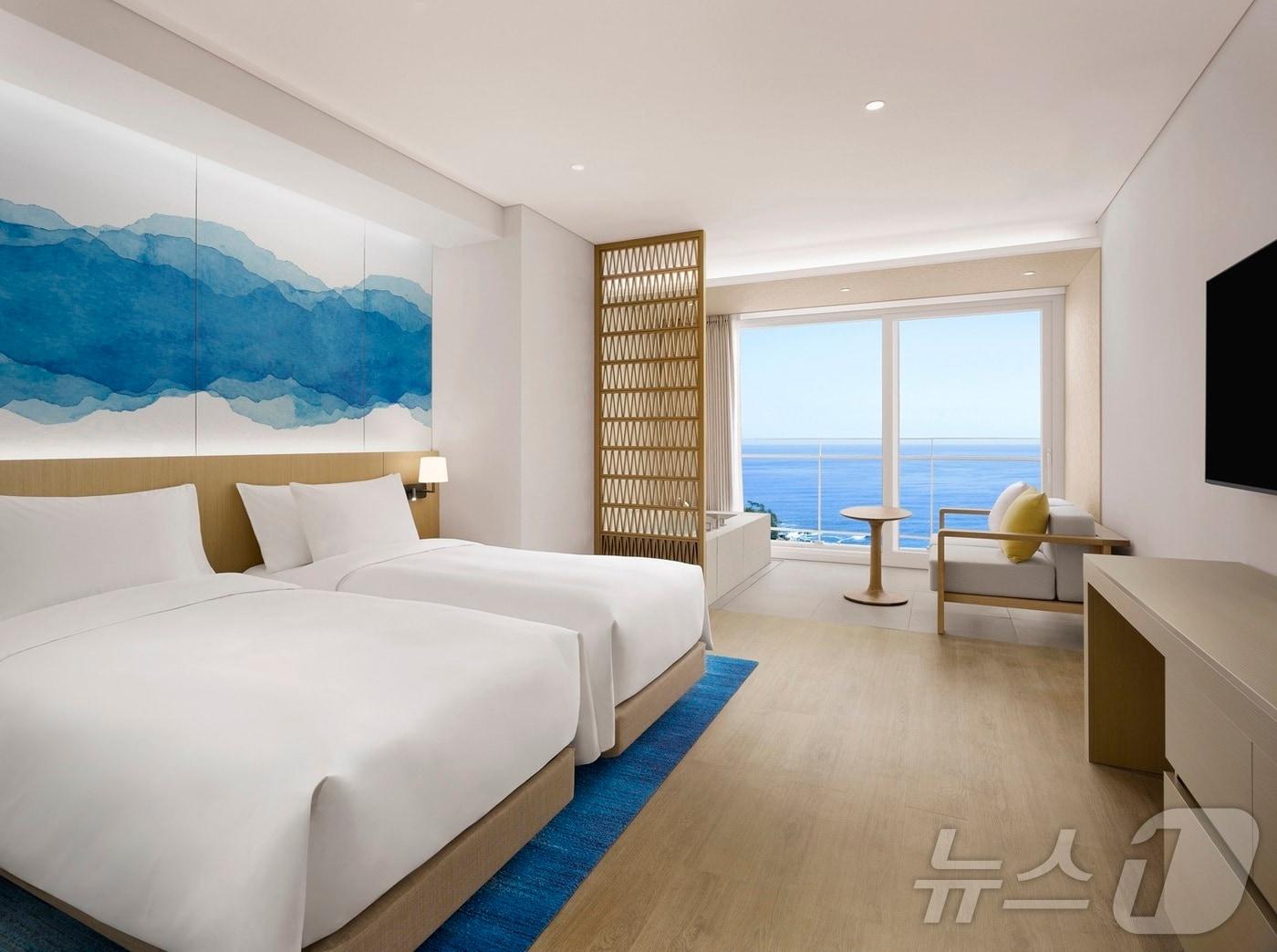 본문 이미지 - 시몬스 침대가 반얀그룹의 신생 럭셔리 호텔 &#39;카시아 속초&#39; 전 객실에 매트리스를 납품한다. &#40;시몬스 제공&#41;