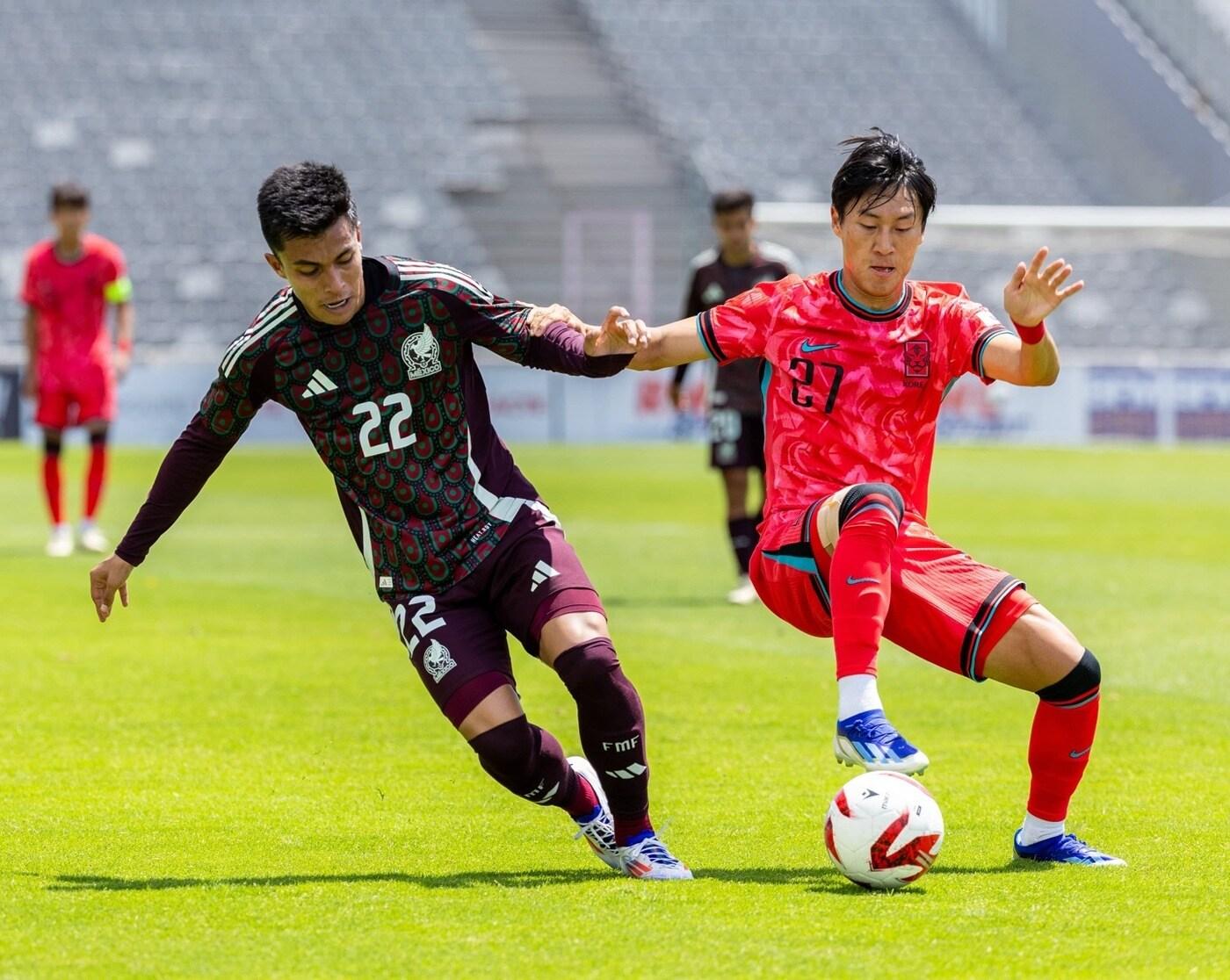 본문 이미지 - 한국 축구 21세 이하(U21) 선발팀이 모리스 리벨로 국제친선대회에서 멕시코와 0-0으로 비긴 뒤 승부차기에서 졌다. (모리스 리벨로 대회 조직위 제공)
