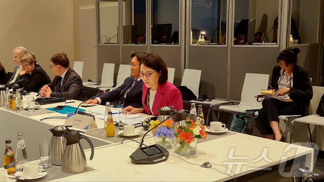 본문 이미지 - 강인선 외교부 제2차관이 11일 독일 베를린에서 열린 우크라이나 공여자 공조 플랫폼(MDCP) 장관급 회의에 참석했다.(외교부 제공)