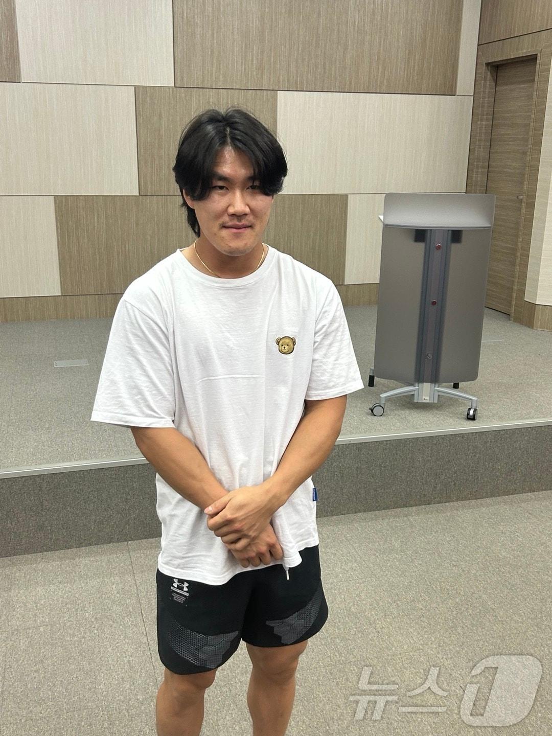 본문 이미지 - 2023년 6월 SSG 랜더스의 2군으로 강화 SSG퓨처스필드에서 훈련 중에 만났던 정성곤. ⓒ News1 문대현 기자