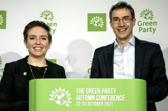 본문 이미지 - 영국 녹색당 공동대표를 맡고있는 카를라 데니어&#40;왼쪽&#41;와 아드리안 램지&#40;오른쪽&#41;.&#40;영국 녹색당 홈페이지 갈무리&#41; 2024.06.12/