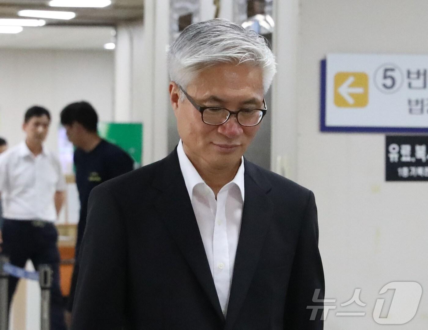 본문 이미지 - 이태원 참사 후 관련 내부 자료 삭제를 지시한 혐의로 기소된 박성민 전 서울경찰청 공공안녕정보외사부장이 13일 오후 서울 서초구 서울고등법원에서 열린 항소심 공판에 출석하고 있다. 2024.6.13/뉴스1 ⓒ News1 장시온 기자