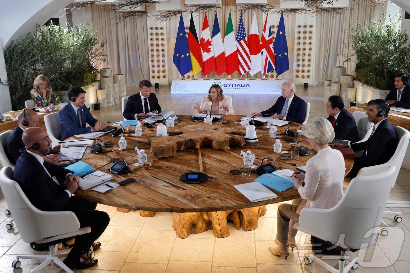 주요7개국 (G7) 정상들이 지난해 6월13일 이탈리아 남부 사벨레트리 마을 보르고 에그나치아 리조트에서 희의를 갖고 있다. 2024.06.13 ⓒ AFP=뉴스1 ⓒ News1 김예슬기자