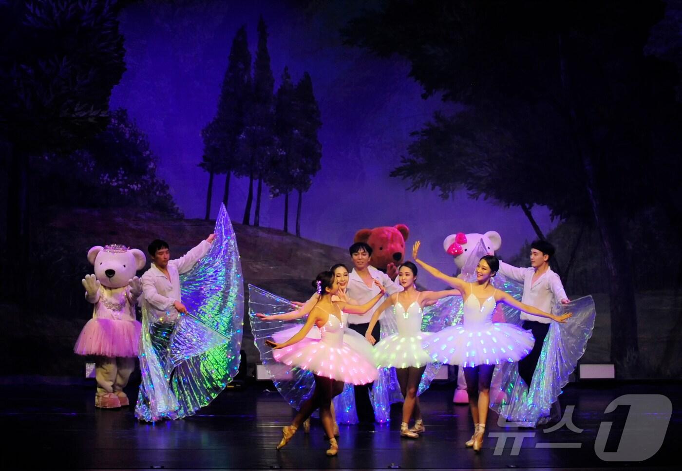 특별공연 'SONO와 함께하는 어린이 태권발레여행'이 진행되는 모습.(대명소노그룹 제공)