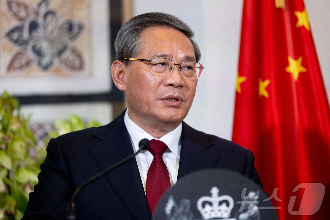 본문 이미지 - 리창 중국 총리가 13일 (현지시간) 웰링턴의 정부 청사에서 크리스토퍼 럭슨 뉴질랜드 총리와 기자회견을 갖고 "중국은 뉴질랜드와 함께 양국 간 포괄적인 전략적 동반자의 격상을 위해 협력할 준비가 됐다＂고 밝히고 있다. 2024.06.14 ⓒ AFP=뉴스1 ⓒ News1 우동명 기자