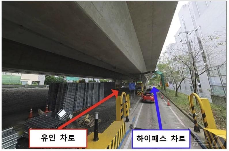 본문 이미지 - 하이패스 차로가 만들어지는 광주 학운 IC 두암→학운 방면의 모습. (광주시 제공)/뉴스1