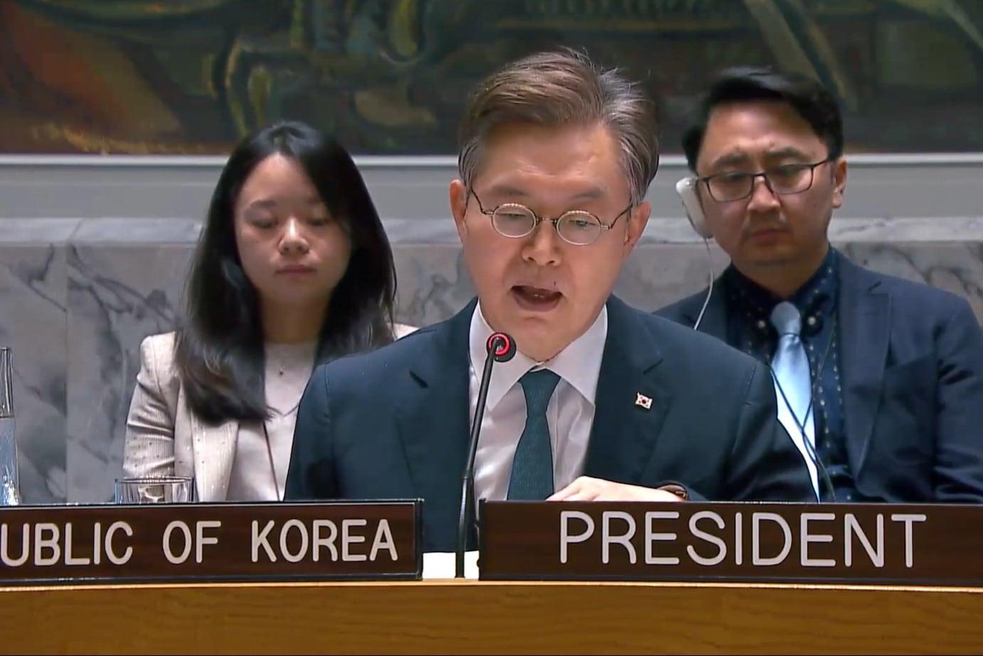 본문 이미지 - 황준국 주유엔 한국대사가 14일(현지시간) 유엔 안전보장이사회(안보리)에서 발언을 하고 있다. 사진은 유엔웹TV 캡처. 2024.6.14.