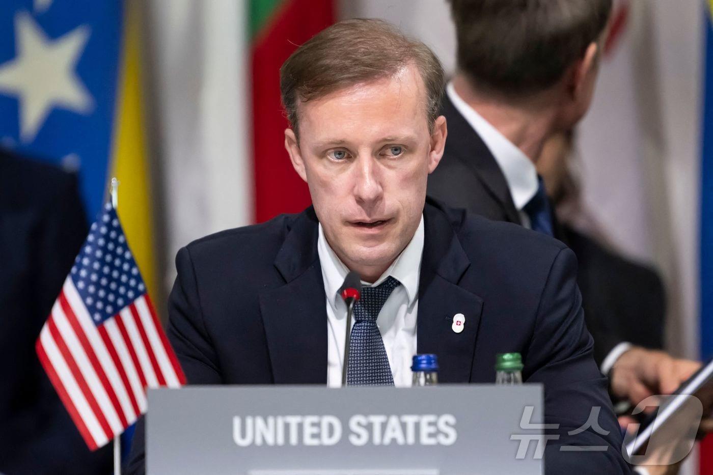 본문 이미지 - 제이크 설리번 백악관 국가안보보좌관이 16일 (현지시간) 스위스 뷔르겐슈톡 리조트에서 열린 우크라이나 평화 정상회의에 참석을 하고 있다. 2024.06.17 ⓒ AFP=뉴스1 ⓒ News1 우동명 기자