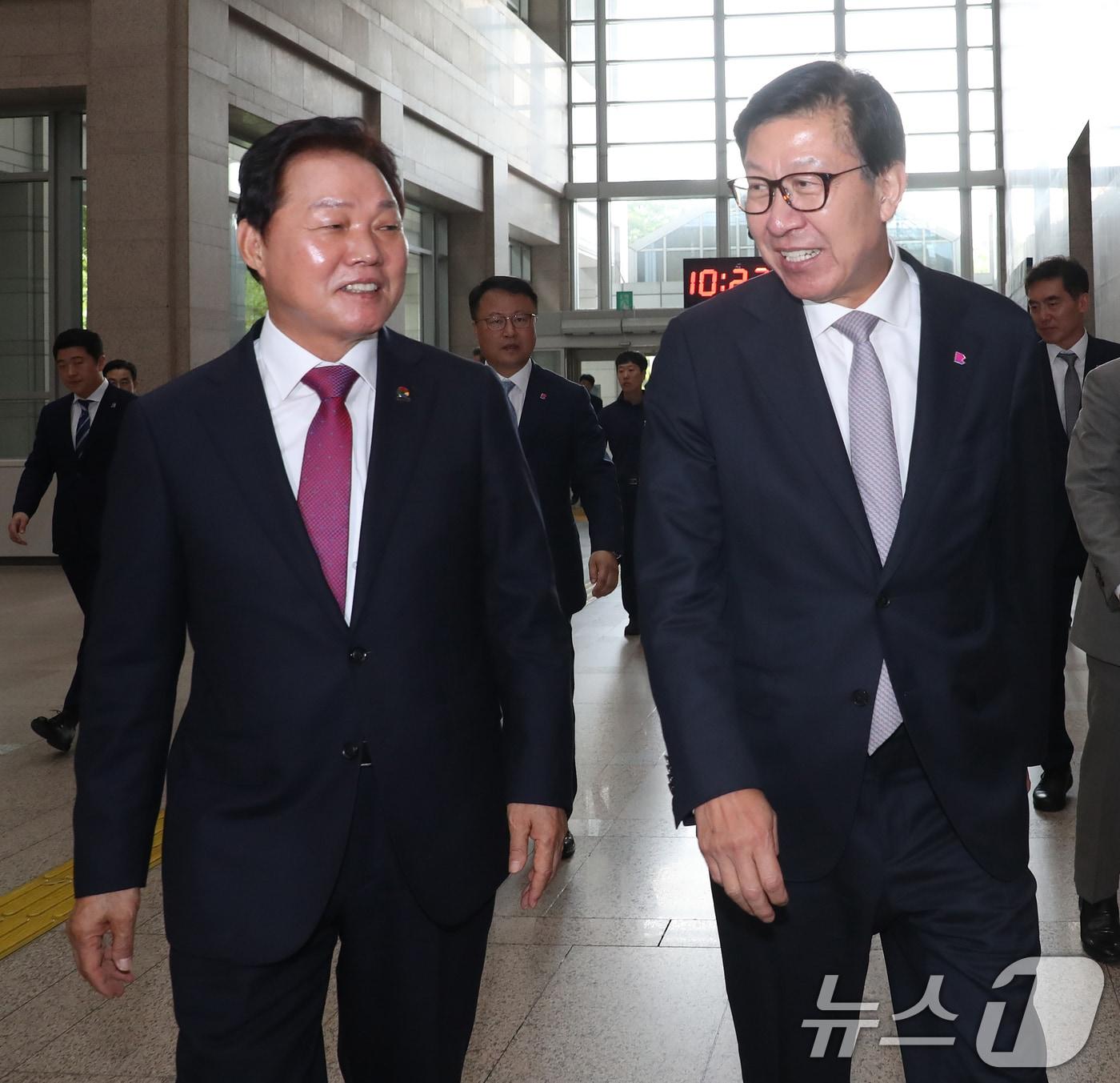 본문 이미지 - 박완수 경남지사(왼쪽)와 박형준 부산시장. <자료사진> 2024.6.17/뉴스1 ⓒ News1 윤일지 기자