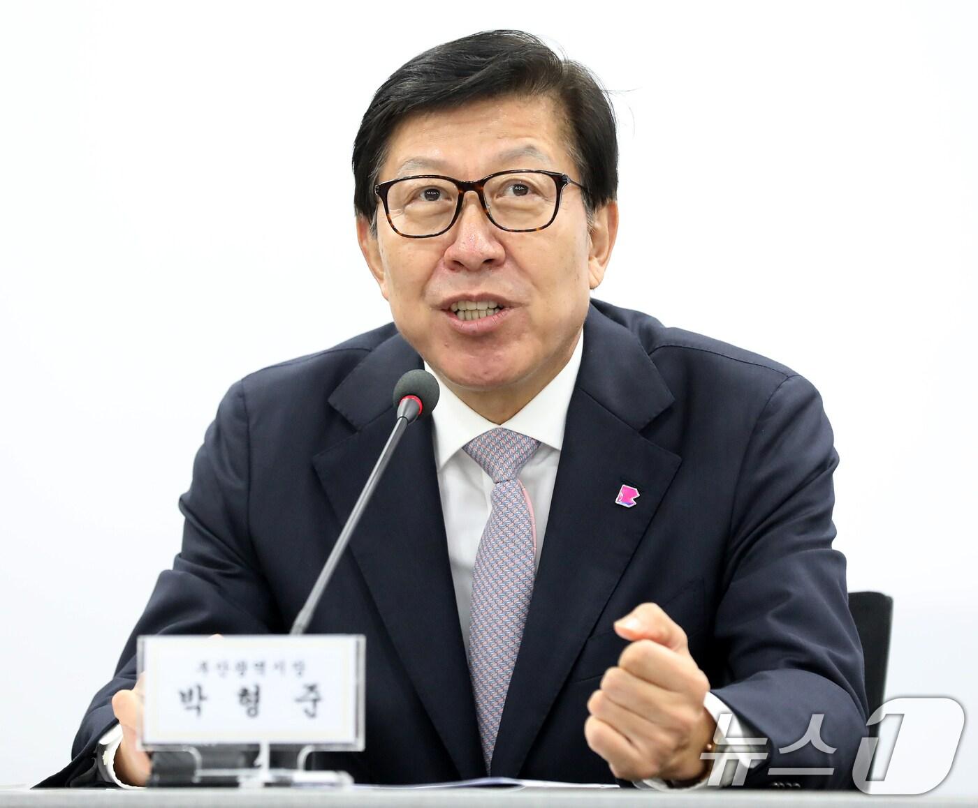 본문 이미지 - 박형준 부산시장이 17일 오전 부산시청 영상회의실에서 미래 도약과 상생 발전을 위한 '부산·경남 공동합의문'에 서명하기에 앞서 인사말을 하고 있다. 2024.6.17/뉴스1 ⓒ News1 윤일지 기자