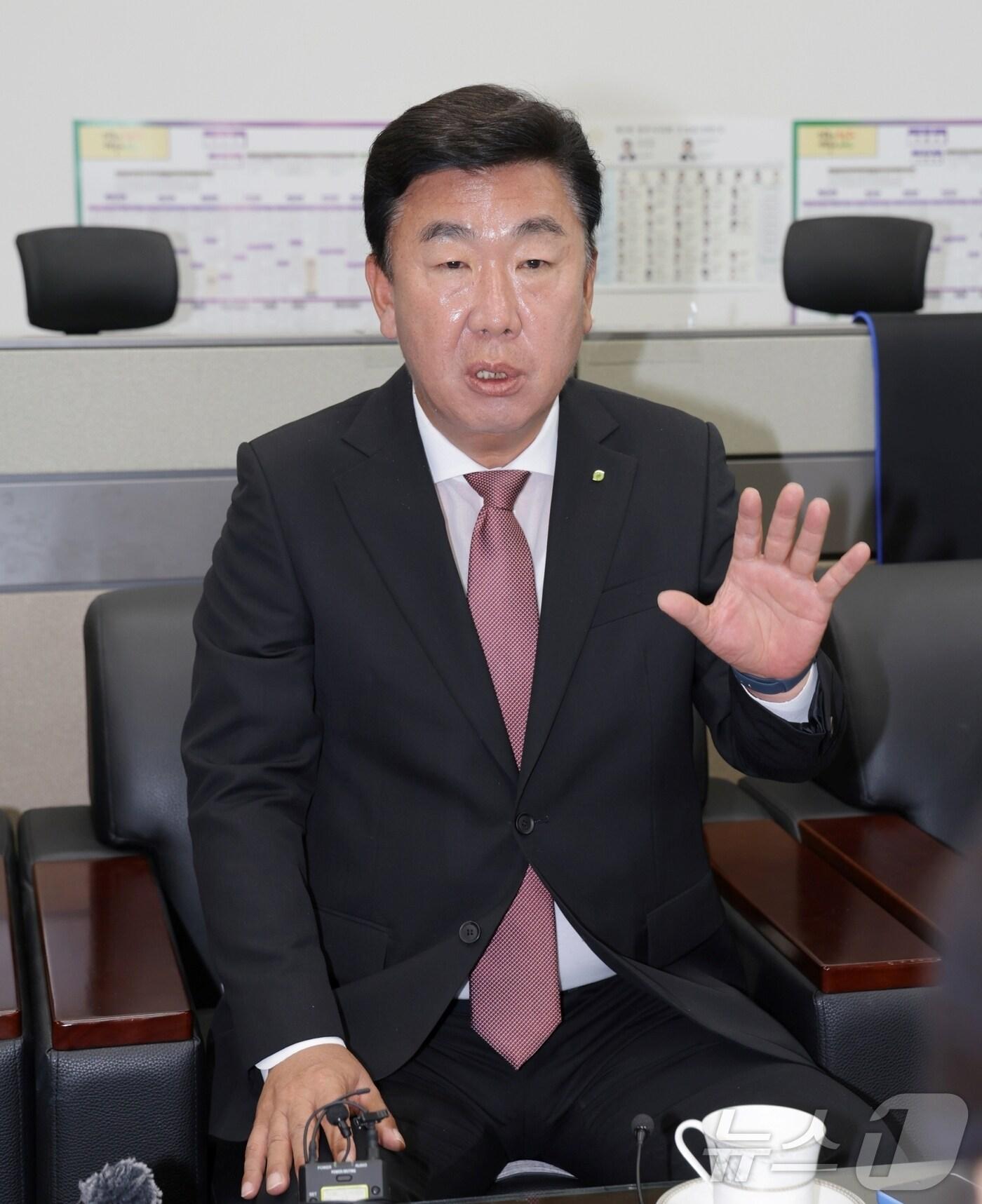 본문 이미지 - 이범석 청주시장이 외국인 카지노 입점 불승인 결정에 대해 말하고 있다./뉴스1