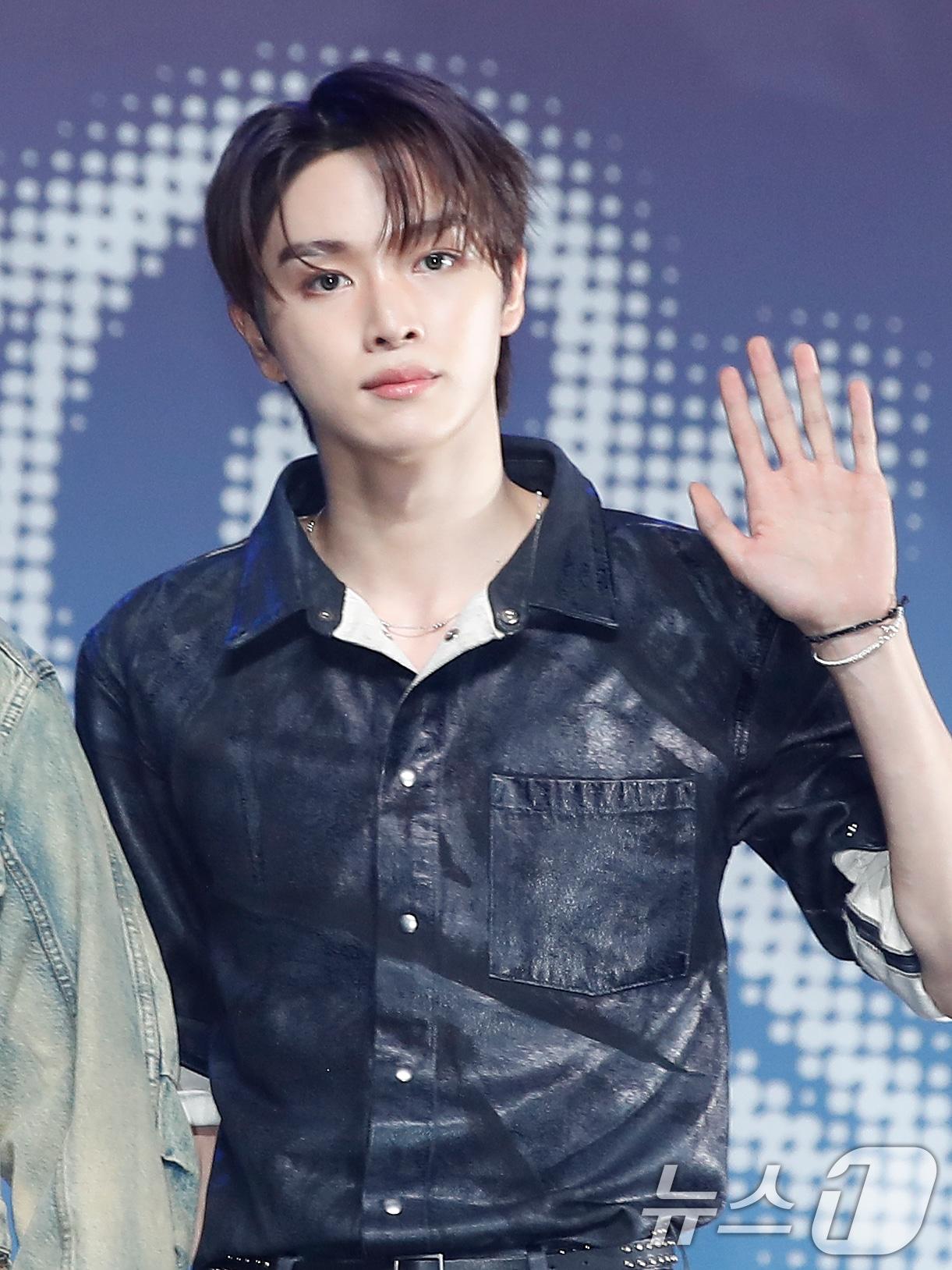 본문 이미지 - 그룹 라이즈 성찬이 27일 서울 한남동 블루스퀘어 마스터카드홀에서 가진 첫 미니앨범 '라이징(RIIZING)' 쇼케이스에서 포즈를 취하고 있다. 2024.6.17/뉴스1 ⓒ News1 권현진 기자