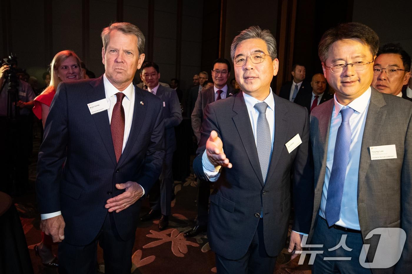 장재훈 현대자동차 사장과 브라이언 켐프 미국 조지아 주지사가 17일 서울 여의도 콘래드 호텔에서 열린 &#39;조지아의 밤&#39; 행사에 입장하고 있다. 2024.6.17/뉴스1 ⓒ News1 유승관 기자