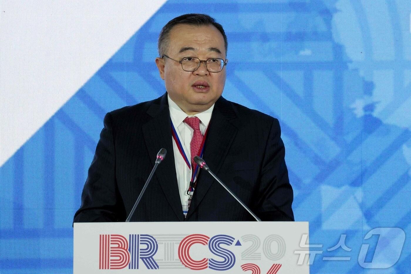 류젠차오 중국 공산당 대외연락부장이 17일(현지시간) 러시아 블라디보스토크에서 열린 브릭스와 파트너 국가들의 포럼에 참석해 연설을 하고 있다. 2024.06.18 ⓒ AFP=뉴스1 ⓒ News1 우동명 기자