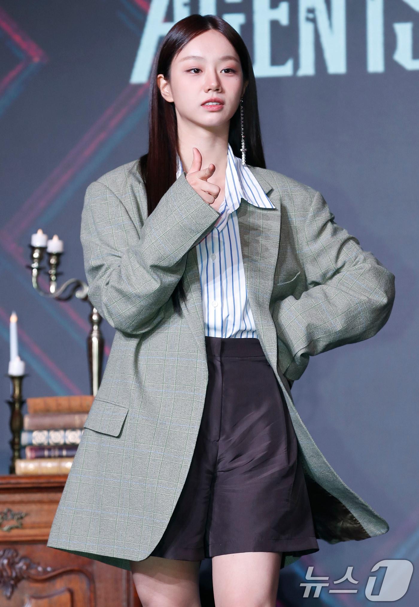 본문 이미지 - 배우 혜리가 18일 서울 마포구 호텔 나루 서울 엠갤러리에서 열린 넷플릭스 오리지널 예능 '미스터리 수사단' 제작발표회에서 포즈를 취하고 있다. '미스터리 수사단'은 과학적으로 설명할 수 없는 기묘한 사건들을 추적하고 해결하는 어드벤처 추리 예능이다. 2024.6.18/뉴스1 ⓒ News1 권현진 기자