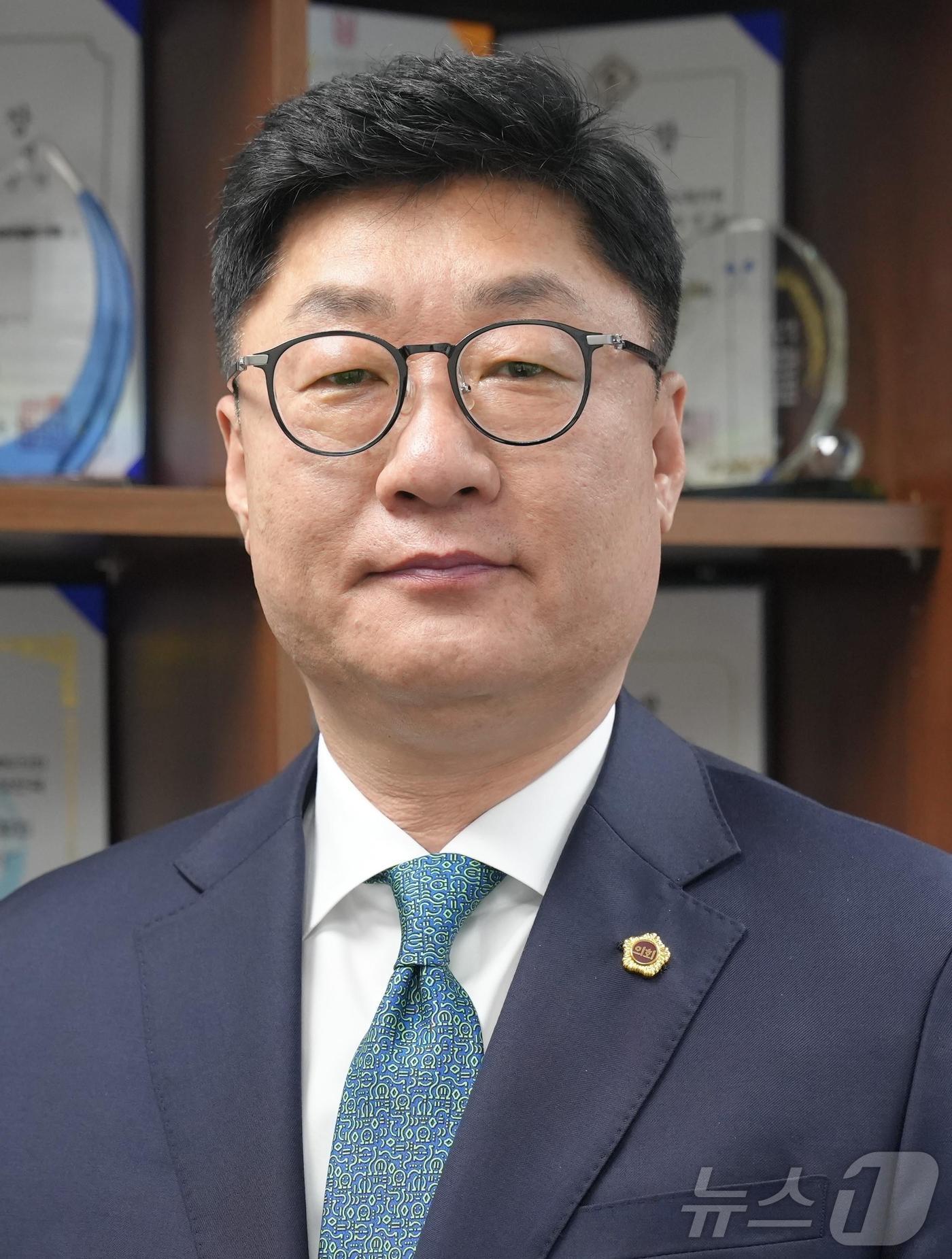 본문 이미지 - 18일 장연국 전북자치도의원이 교섭단체인 더불어민주당 원내대표에 선출됐다.(의회제공)2024.6.18/뉴스1