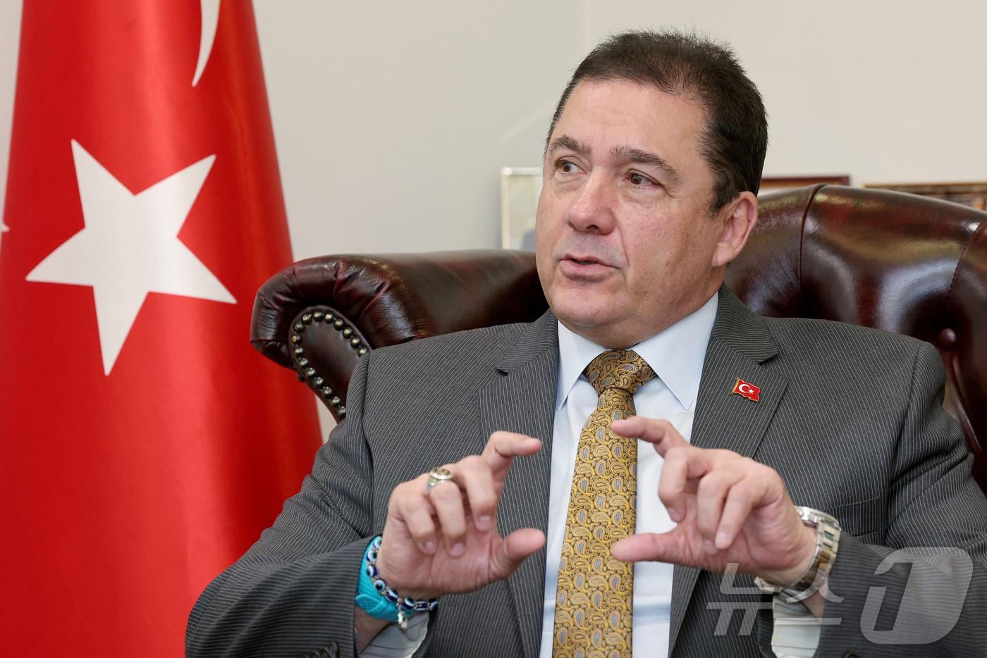 살리 무라트 타메르(Salih Murat Tamer) 주한 튀르키예 대사가 지난 18일 서울 중구 주한 튀르키예 대사관에서 뉴스1과 인터뷰하고 있다. 2024.6.18/뉴스1 ⓒ News1 장수영 기자