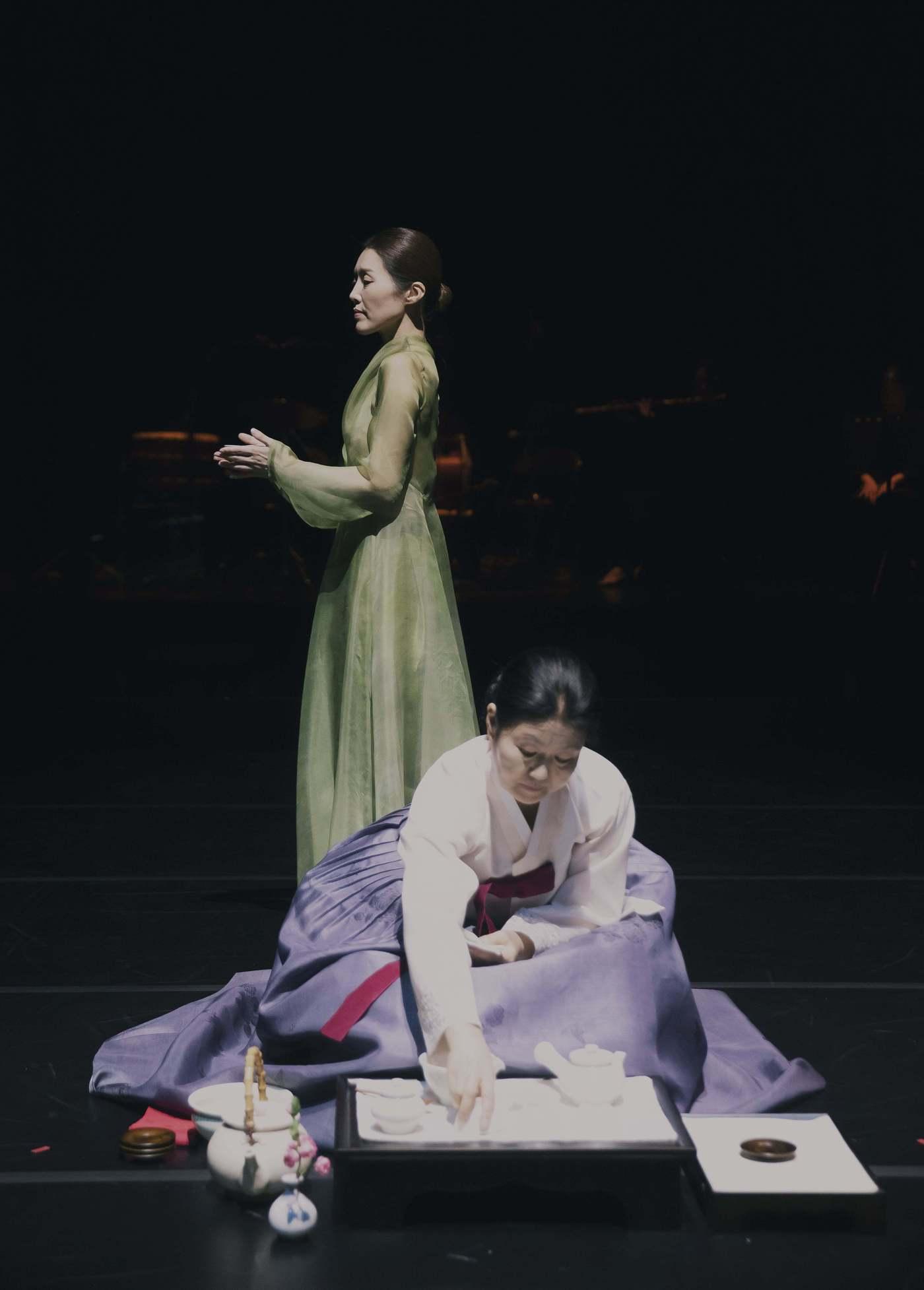 본문 이미지 - 무용극 '차 한 잔 하실래요?' 이전 공연 장면ⓒ박귀섭(국립정동극장 제공)