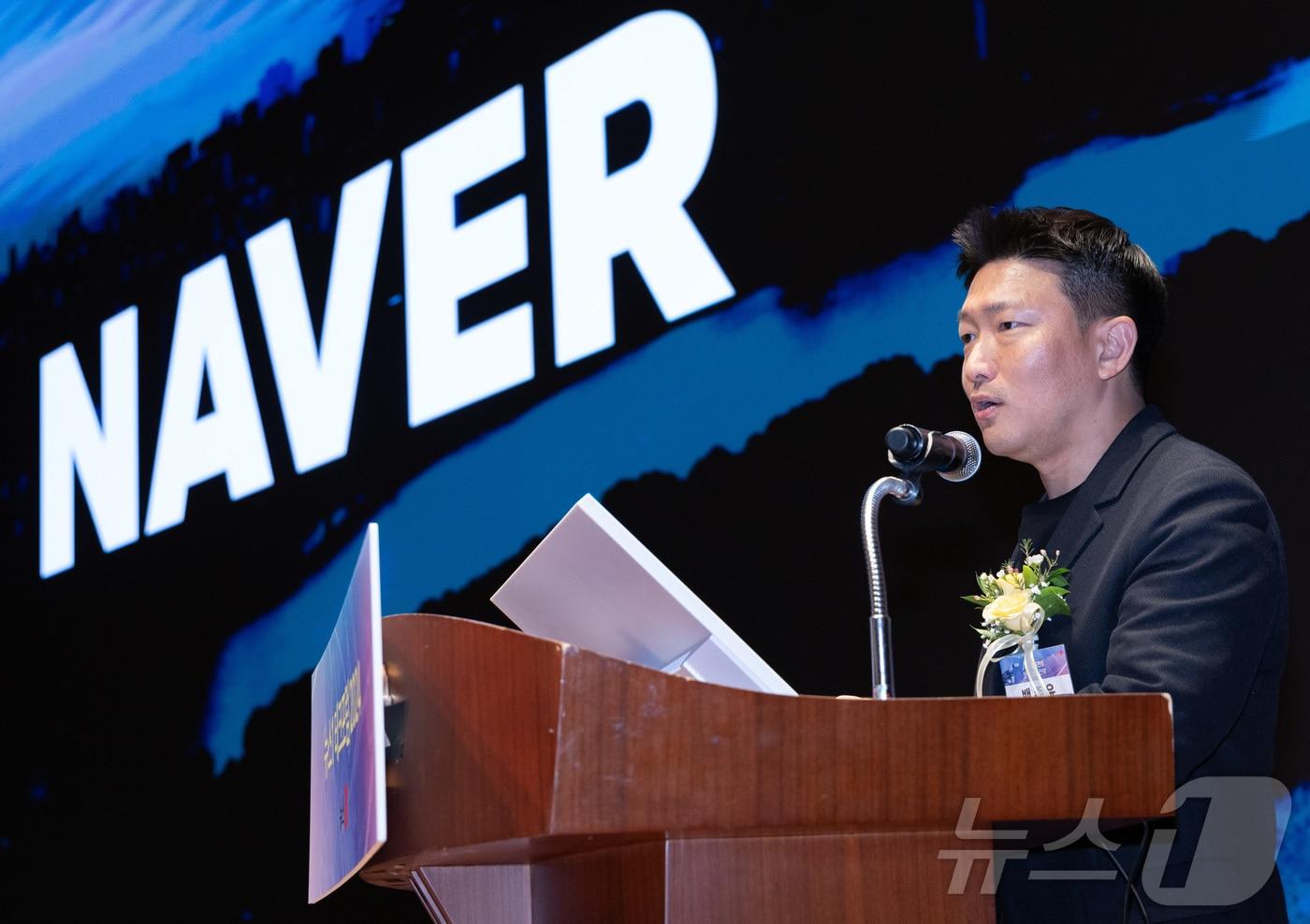 백종윤 네이버랩스 로보틱스&자율주행 그룹리더가 19일 오전 서울 여의도 한국거래소 콘퍼런스홀에서 'AI 패권전쟁, 한국 생존전략' 주제로 열린 2024 뉴스1 테크포럼(NTF)에서 기조연설을 하고 있다. 제1회 뉴스1 테크포럼은 AI 패권 경쟁 속 우리 미래를 윤택하게 만들 AI 기술과 한국이 가야할 방향을 모색한다. 2024.6.19/뉴스1 ⓒ News1 이재명 기자