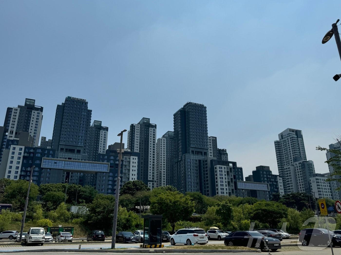 본문 이미지 - 서울 서초구 반포동 래미안 원베일리의 모습. ⓒ News1 한지명 기자