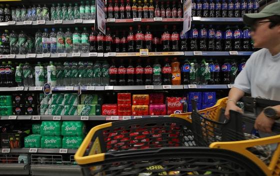 본문 이미지 - 서울의 한 대형마트에 탄산음료가 진열되어 있다. .2024.6.2/뉴스1 ⓒ News1 오대일 기자