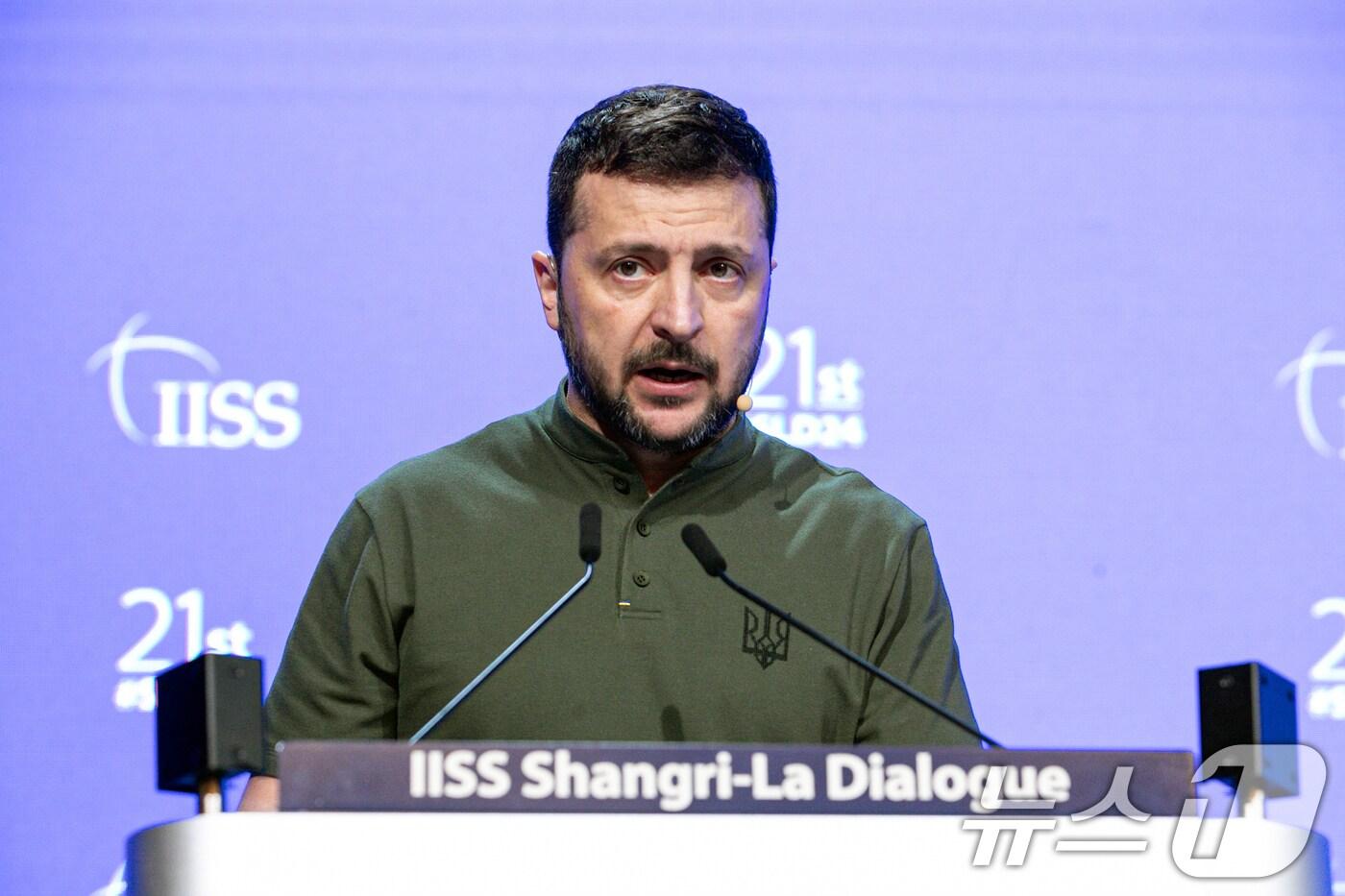 본문 이미지 - 볼로디미르 젤렌스키 우크라이나 대통령이 2일 싱가포르 샹그릴라 호텔에서 열린 제21차 아시아안보회의(샹그릴라 대화)에서 연설하고 있다. 2024.6.2/뉴스1 ⓒ News1 이승배 기자