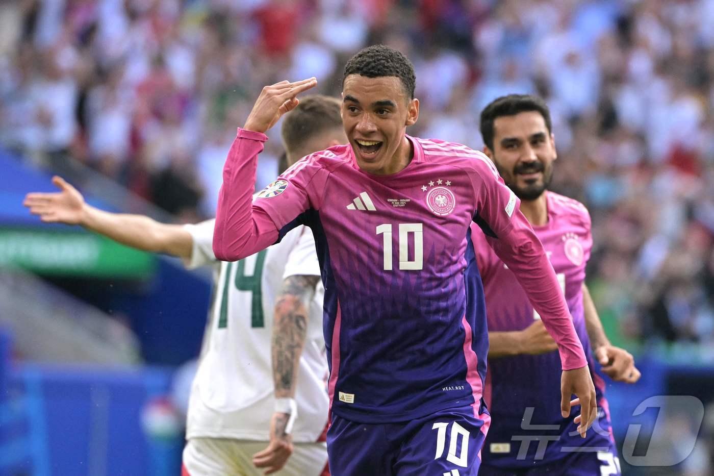 독일 자말 무시알라가 20일(한국시간) 열린 헝가리와 유로 2024 조별리그 A조 2차전에서 전반 22분 선제 결승골을 터뜨린 후 기뻐하고 있다. ⓒ AFP=뉴스1