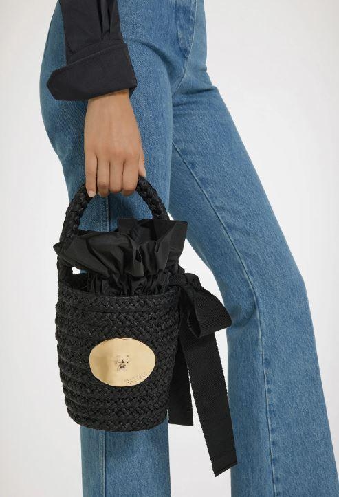 본문 이미지 - 빠투&#40;PATOU&#41;, 이자벨마랑&#40;ISABEL MARANT&#41;의 &#39;라피아 백&#39;이 올 여름 대세 가방으로 부상하고 있다.&#40;빠투제공&#41;