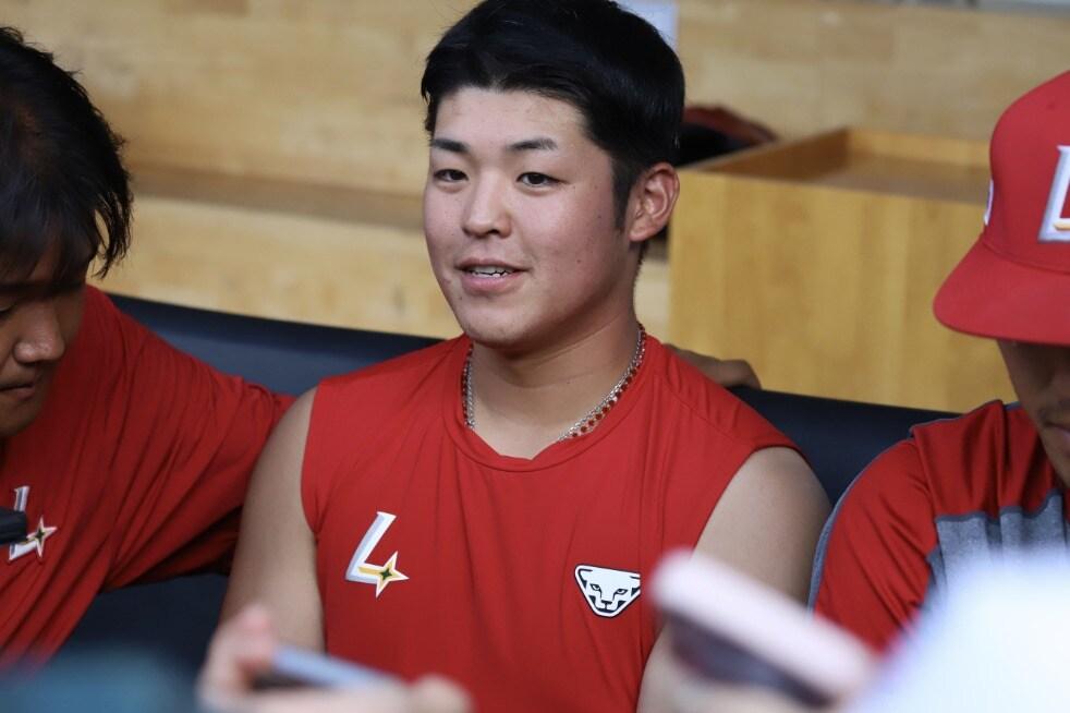 본문 이미지 -  20일 대구 삼성라이온즈파크에서 만난 일본인 투수 시라카와 케이쇼. (SSG 랜더스 제공)