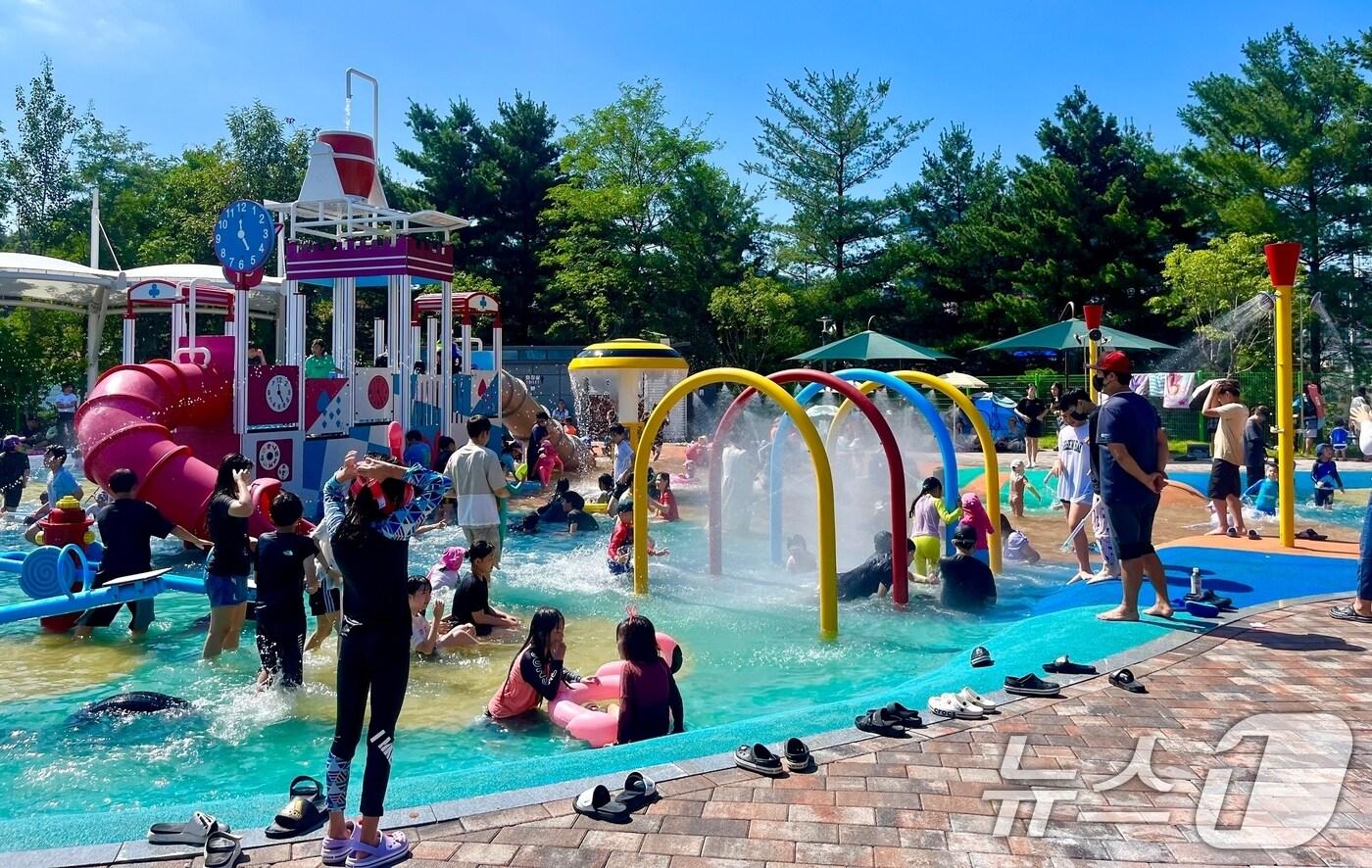 구미시 문장골 산림공원 물놀이장 모습.(구미시 제공)/뉴스1 ⓒ News1 정우용 기자